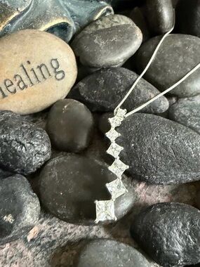 Gorgeous 925 Sterling silver cubic zirconia Journey pendant necklace.
